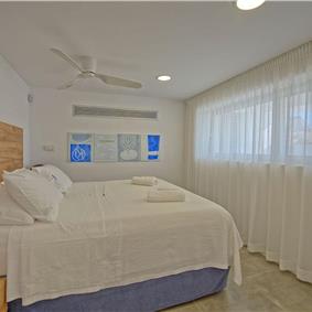 5 bedroom luxury villa with infinity pool, sea views and tennis court near Chania, sleeps 10